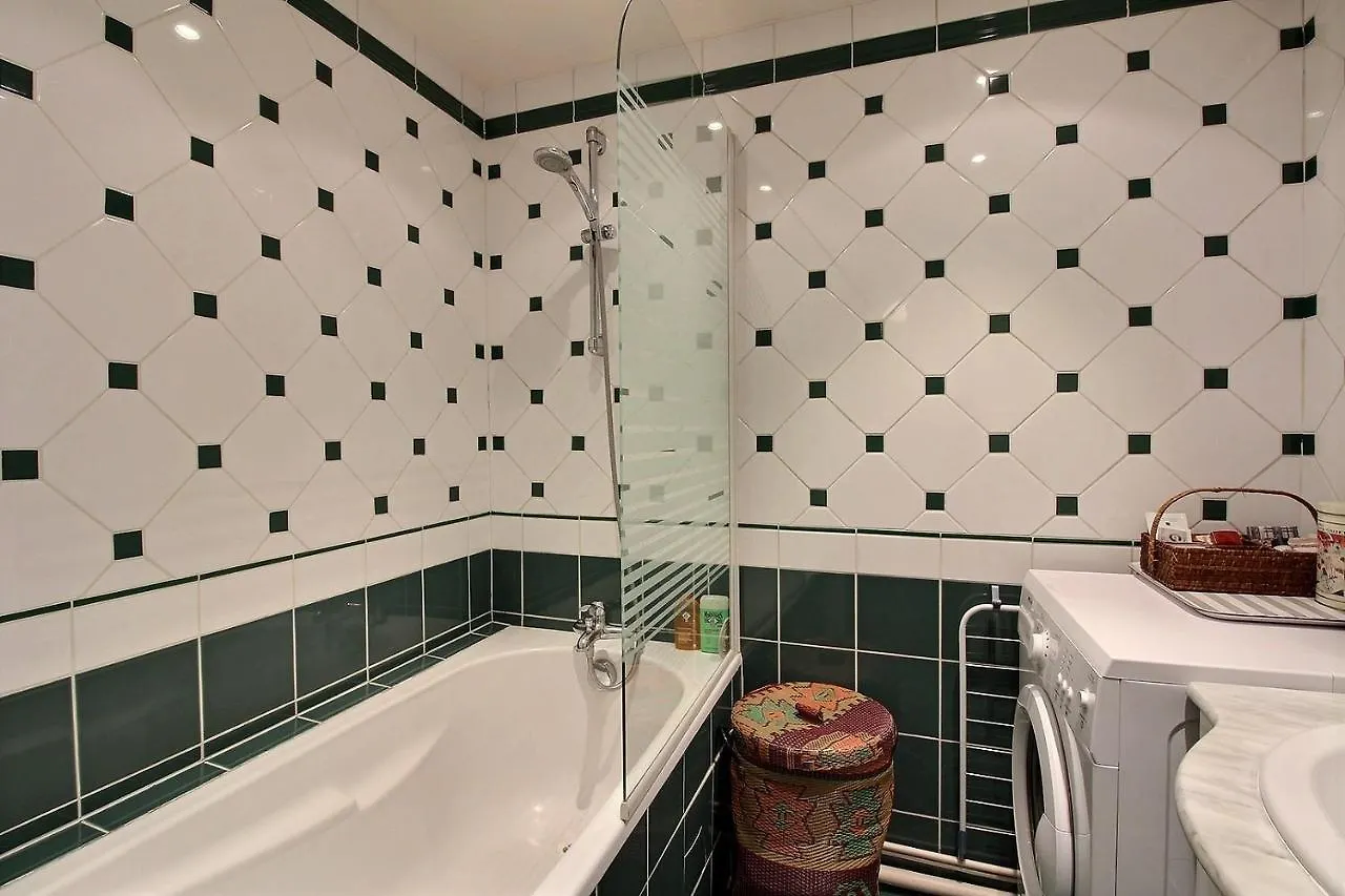 213367 - 6 Personnes A * Paris