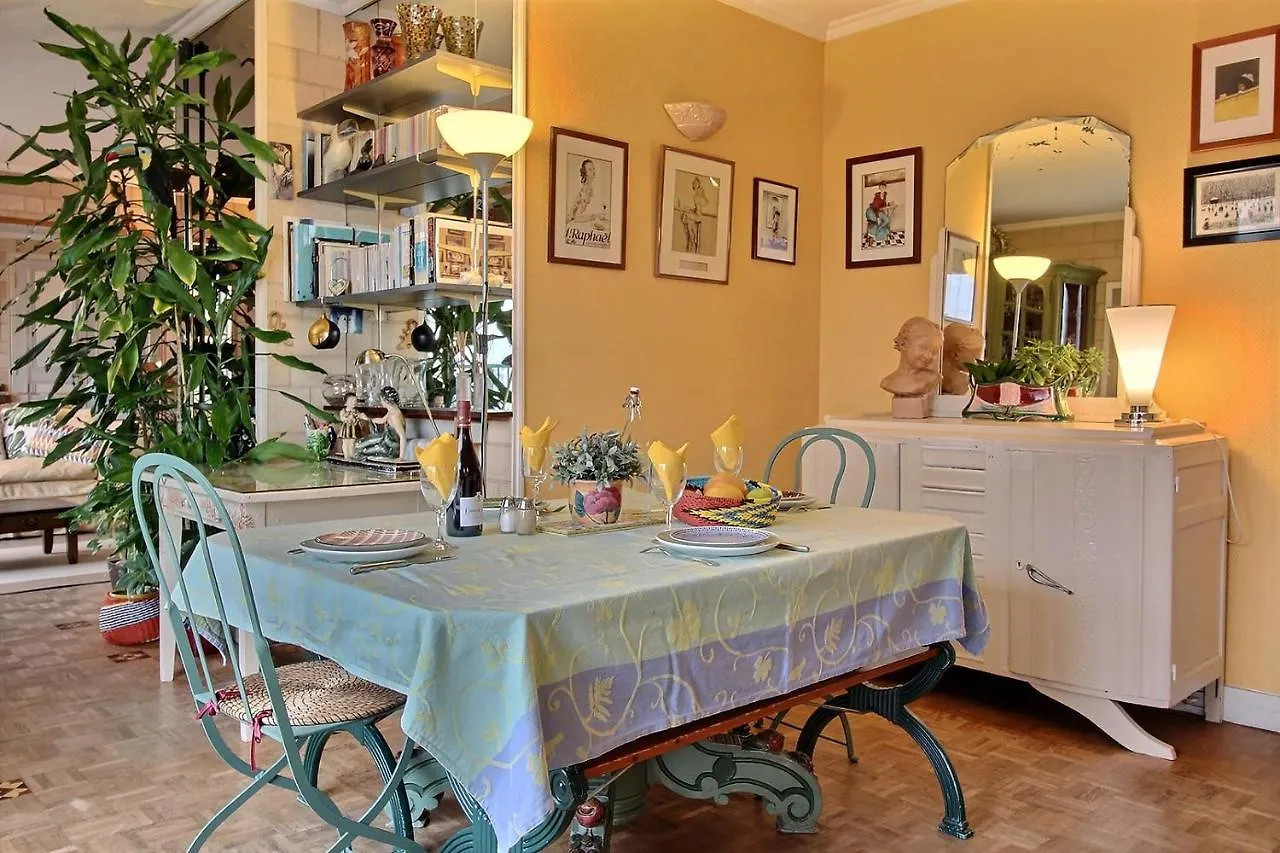 213367 - 6 Personnes A * Paris